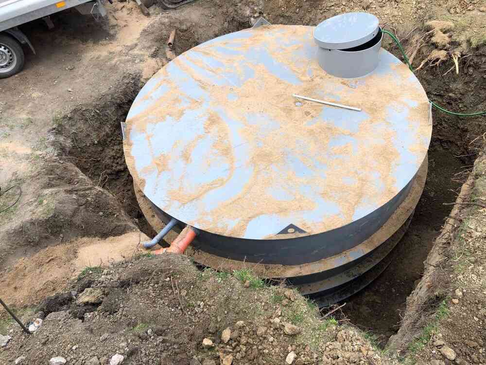 Instalace nádrže na vodu.